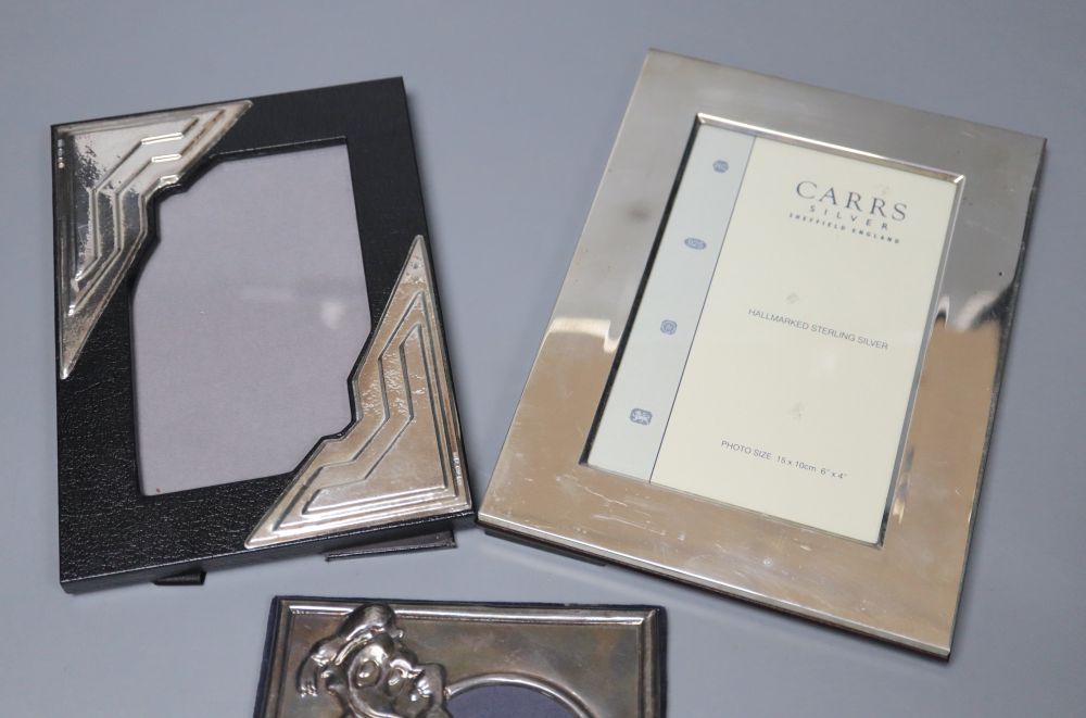 Three assorted modern mounted photograph frames including two silver, largest 20.2cm. - Image 3 of 4