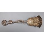 A Victorian silver caddy spoon, with foliate handle, Hilliard & Thomason, Birmingham, 1869, 12.9cm.