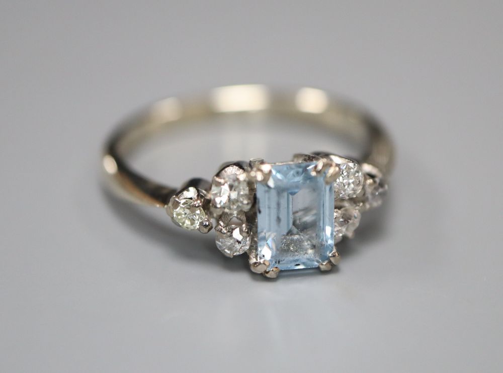An 18ct white metal, aquamarine and diamond cluster dress ring, size P/Q, gross 3.7 grams.