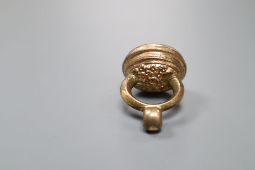 A 19th century yellow metal intaglio seal ring - Image 4 of 4