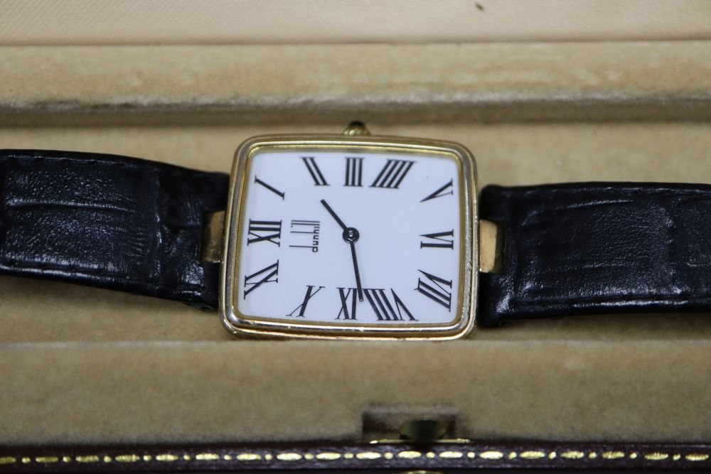 A gentleman's stylish modern silver gilt Dunhill quartz wrist watch, with rectangular Roman dial, on - Image 2 of 4