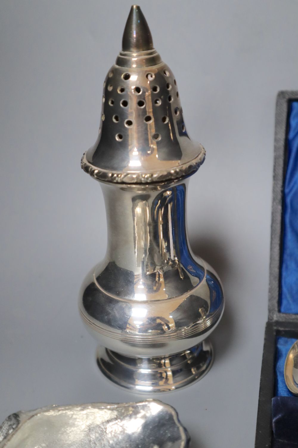 Silver plated ware including chafing dish, sugar caster, Apostle spoons with tongs, etc. - Image 6 of 8