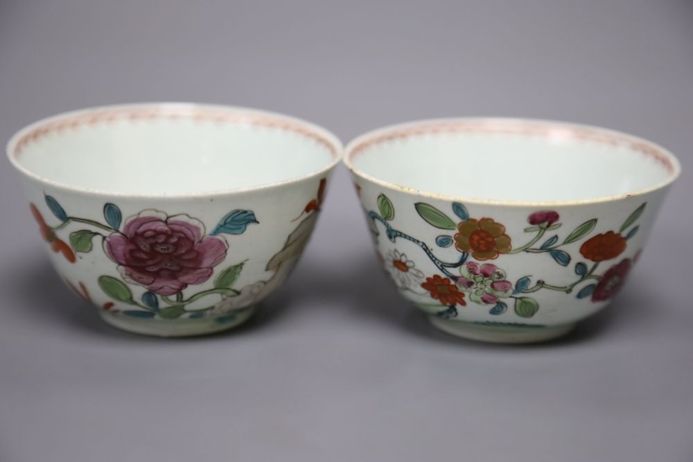 A pair of porcelain tea bowls by Chaffers, Liverpool c.1760, height 4cmCONDITION: One has minor