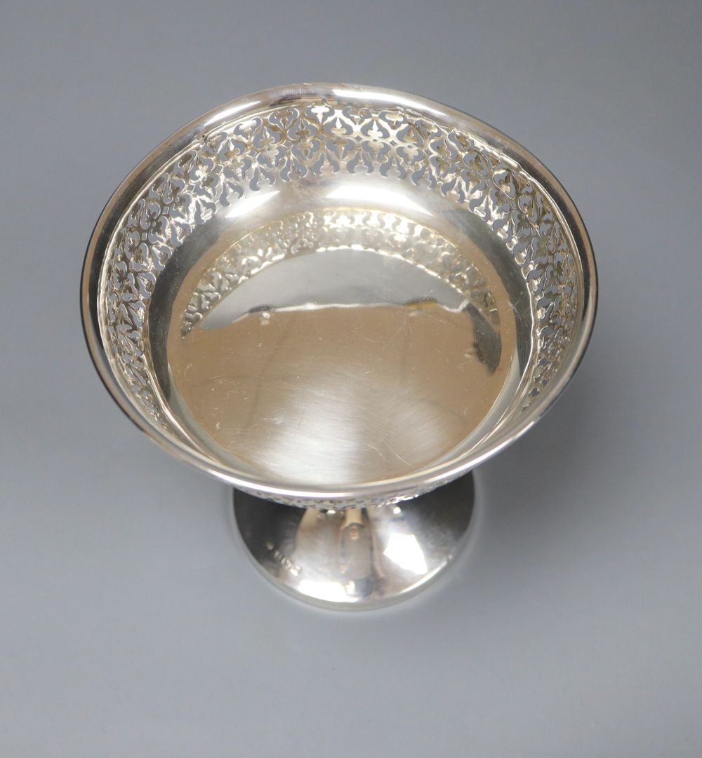 A George V silver tazza, Birmingham, 1911, height 13.7cm, weighted. - Image 4 of 5