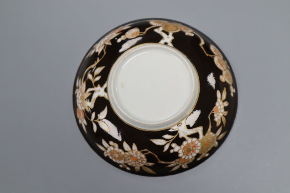 An Arita Dutch decorated saucer, 17th century, a Chinese Dehua Dutch decorated wine cup and a - Image 4 of 4