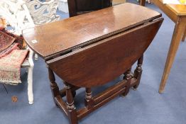 An 18th century oval gateleg table having baluster-turned underframe, width 91cmCONDITION: