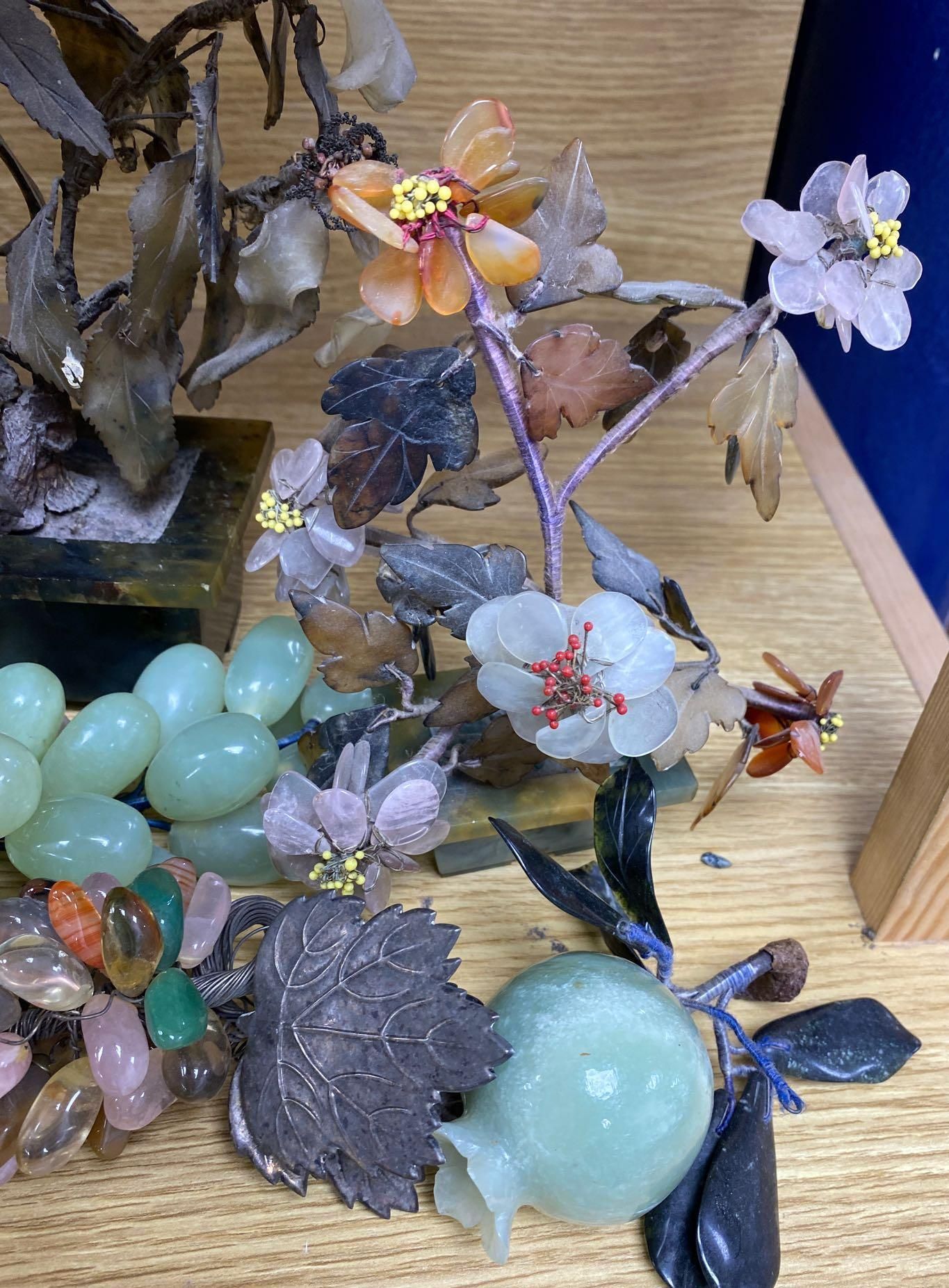 A group of hardstone grapes and floral displays and jadeite carvings - Image 3 of 4