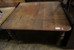 A Victorian oak extending dining table, 185cm extended (one spare leaf), width 120cm height