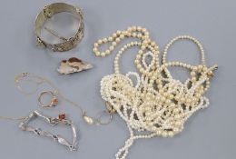 A small collection of jewellery and sundry silver and paste-set jewellery, including two 375 rings