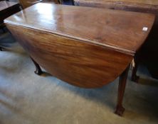 A George III mahogany drop-leaf dining table, width 122cmCONDITION: Good rich mid mahogany tone,