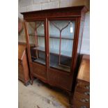 An Edwardian satinwood-inlaid mahogany display cabinet, width 121cmCONDITION: Overall in good