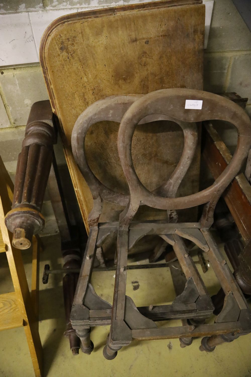 Parts of a Victorian mahogany extending dining table and a set of four chairs (a.f.) - Image 2 of 3