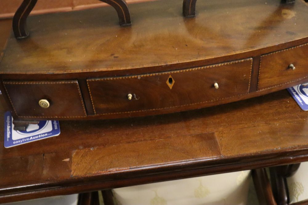 A George III mahogany toilet mirror with bow front box base, width 55cm, depth 22cm, height 72cm - Image 4 of 4