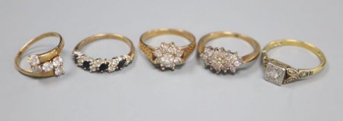 An 18ct & plat illusion-set diamond ring, size N, gross 2.4 grams and four assorted 9ct gold dress