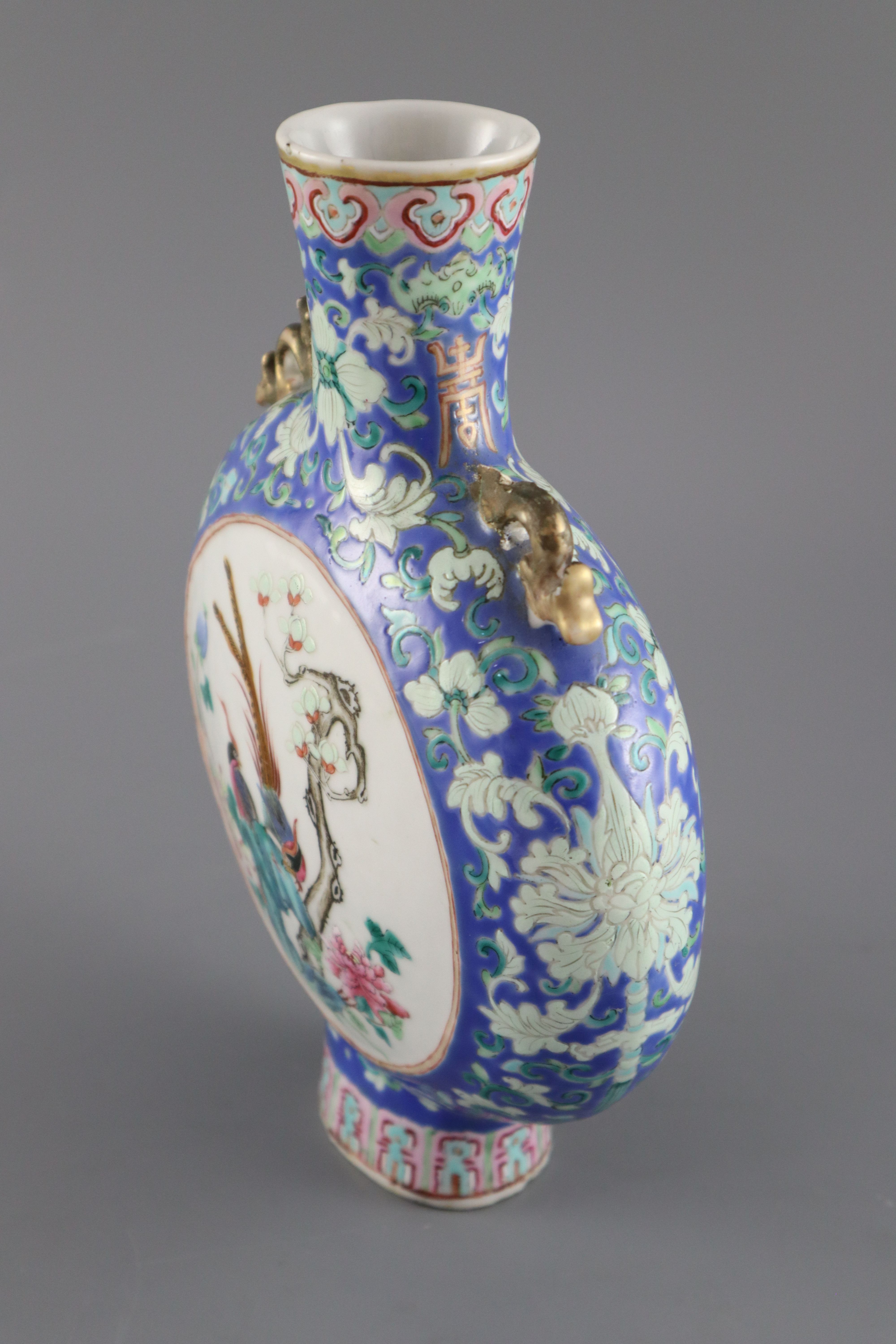 A Chinese famille rose moon flask, 19th century, 25cm highCONDITION: Minor shallow chip at neck rim, - Image 4 of 6