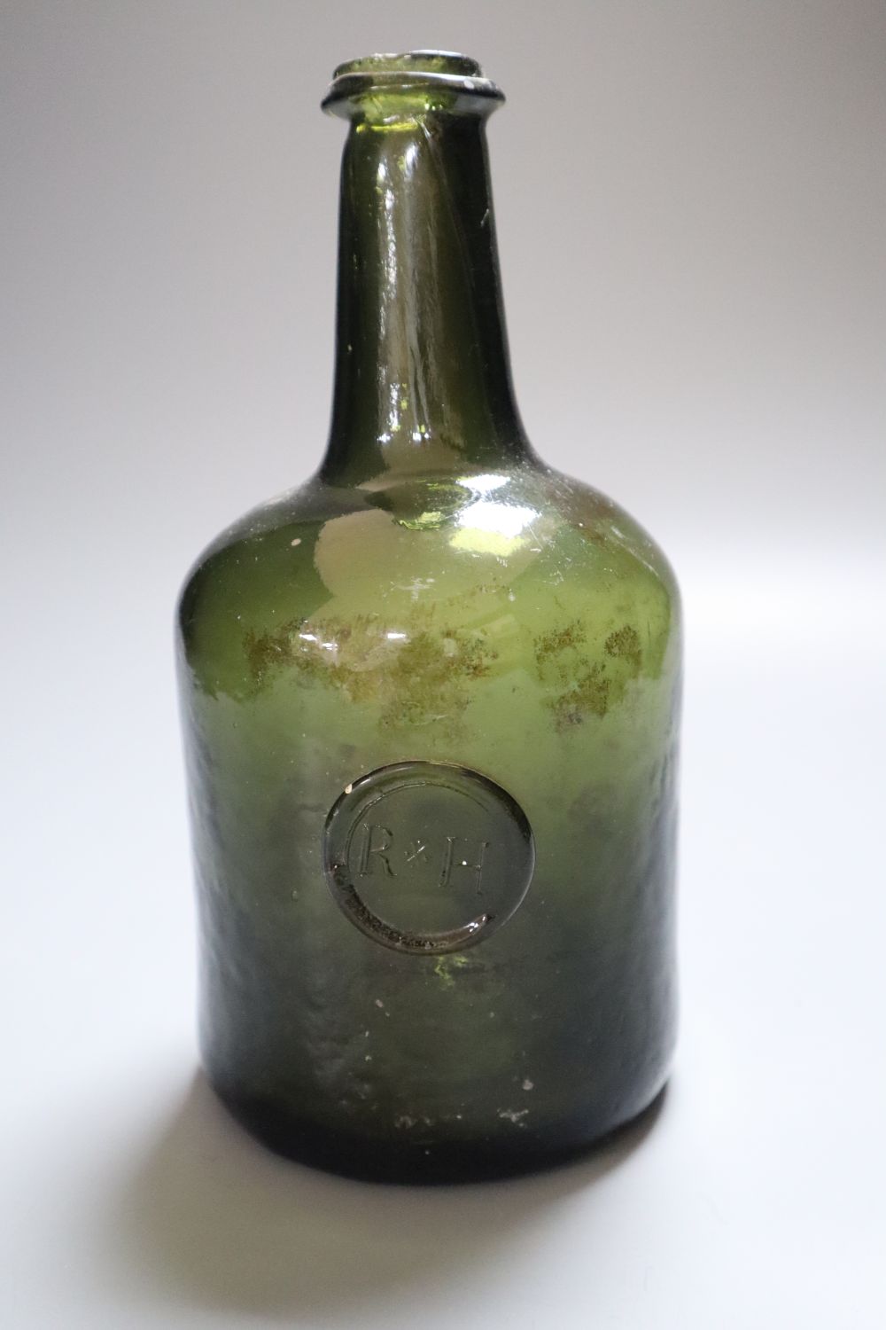 A green glass mallet shaped wine bottle, second half 18th century, sealed RH, 21cm highCONDITION: