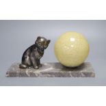 A French Art Deco 'cat' lamp, on marble base, length 30cm