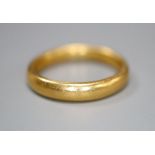 A 22ct gold wedding band, size O, 6.6g.CONDITION: Hallmarks clear.