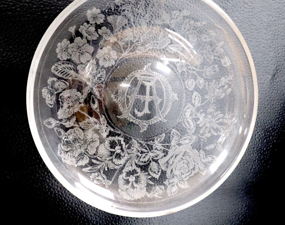 An engraved glass dish by Alice Barnwell, 1950/60s, decorated with with the monogram AJO, flowers - Image 2 of 2