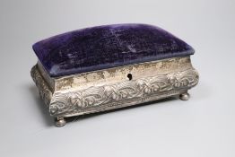 An Edwardian silver mounted rectangular pin cushion casket, Horton & Allday, Birmingham, 1904, 17.