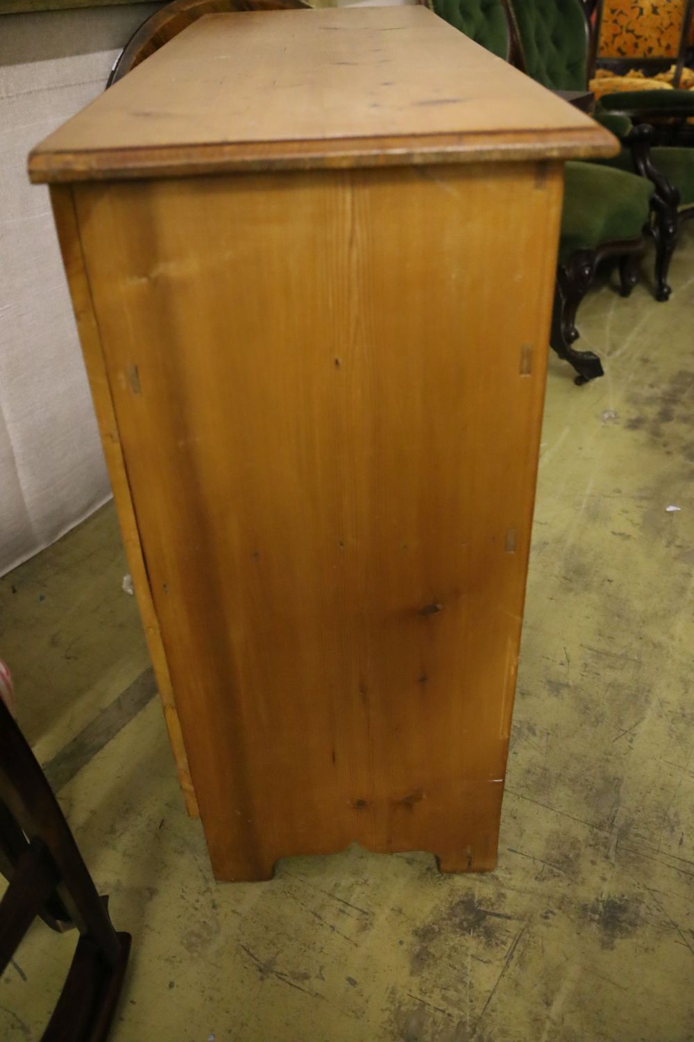 A pine five drawer side cabinet, width 117cm depth 40cm height 87cm - Image 3 of 3