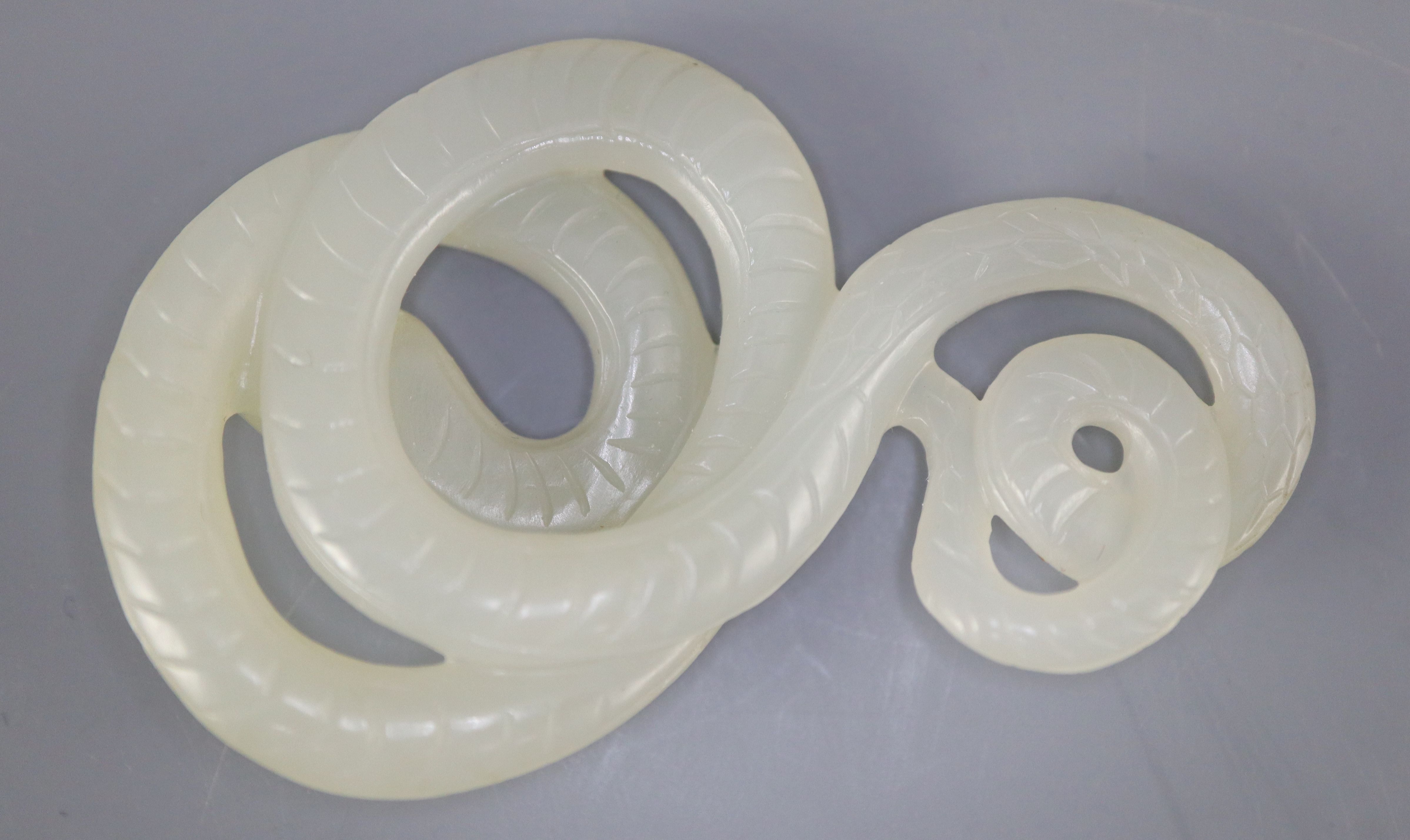 A Chinese pale celadon jade carving of a snake, 5.7cm - Image 3 of 3