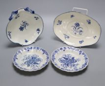 A Worcester Gilliflower pattern dish and stand, 24cm and a pair of Pine Cone pattern plates, 16cm,