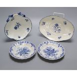 A Worcester Gilliflower pattern dish and stand, 24cm and a pair of Pine Cone pattern plates, 16cm,