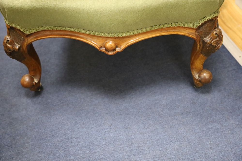 A Victorian carved walnut nursing chair - Image 3 of 4