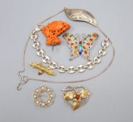 Sundry jewellery including a 14k and cultured pearl set brooch, gross 4 grams, a 9ct gold bar