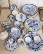 Mixed chinese blue and white ceramics, mostly damaged, for restoration