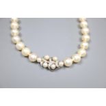 A modern single strand cultured pearl necklace with diamond set 585 white metal, cultured pearl