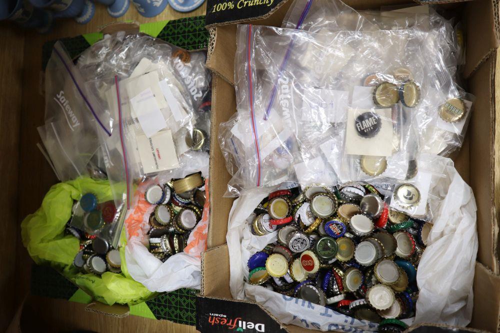 A collection of bottle tops from Cuba, Iceland, France, Germany etc. - Image 2 of 2