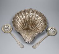 An Edwardian silver embossed and pierced scallop shaped dish, 28.3cm, Sheffield, 1905 and a pair