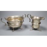 An Edwardian silver cream jug and a sugar bowl, Birmingham, 1904, 9oz