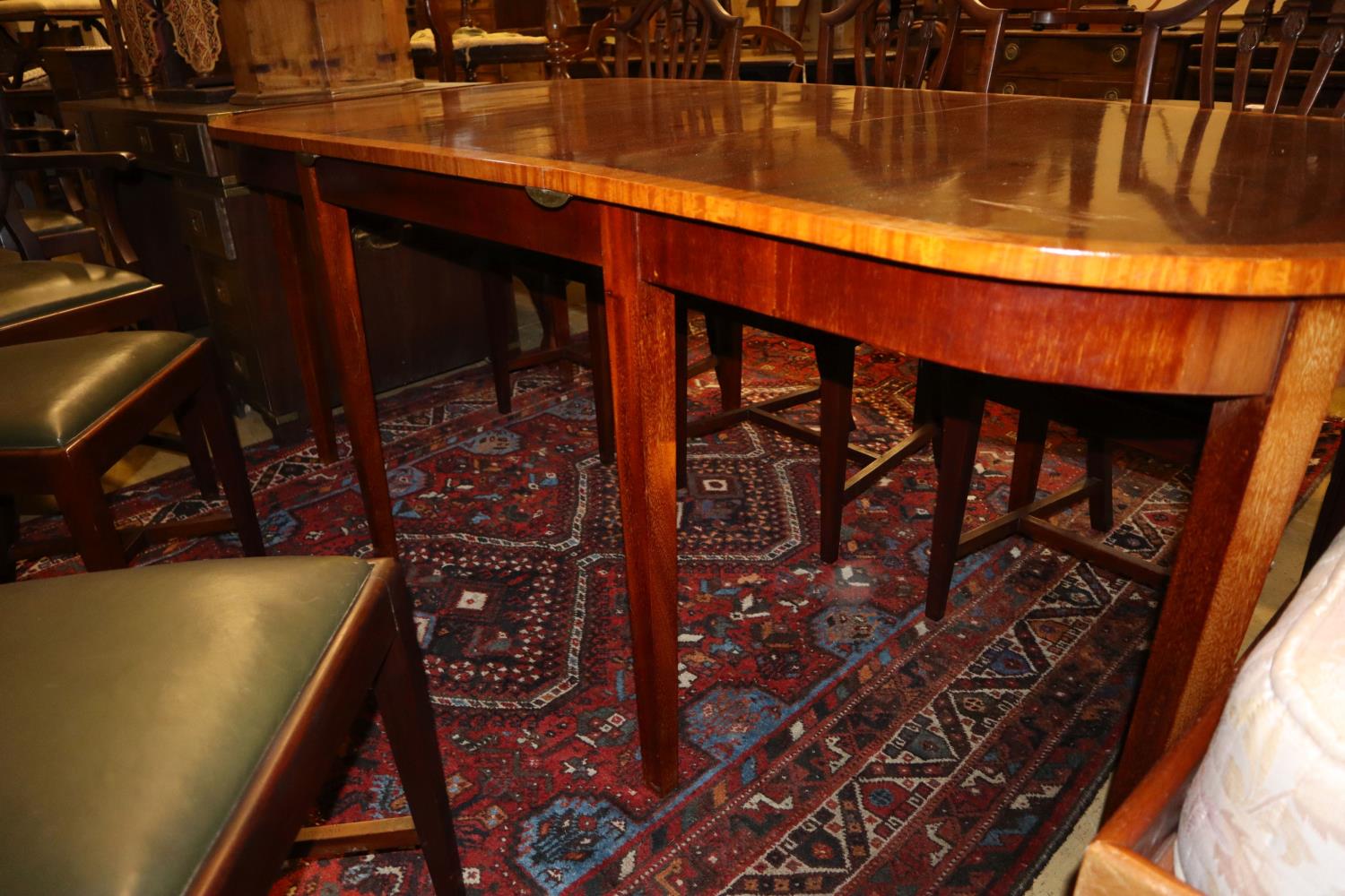 A Georgian style satinwood-banded mahogany D-end dining table with additional leaf, 195cm extended - Image 5 of 5