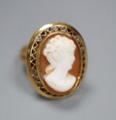 A modern 750 yellow metal and oval cameo shell set dress ring, carved with the bust of a lady to