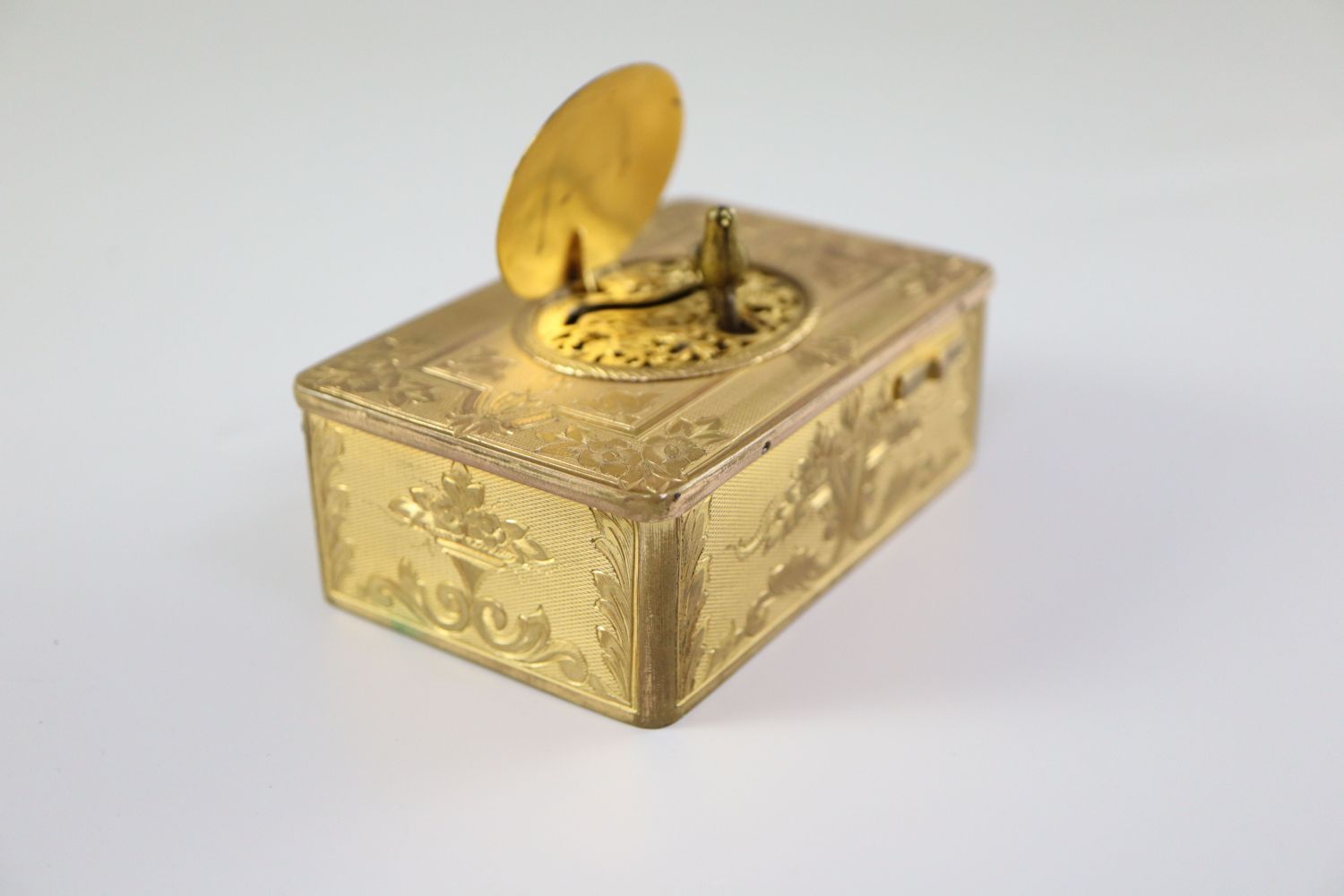 A late 19th century Swiss ormolu singing bird box, with flower and scroll engraved case, catch - Image 2 of 5