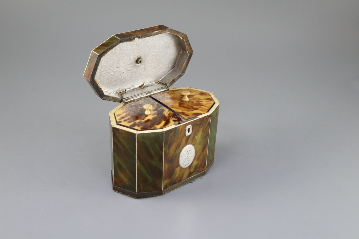 A George III silver mounted green stained tortoiseshell and ivory tea caddy, of decagonal form, with - Image 2 of 5