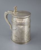 An early 19th century Anglo-Indian silver tankard, with reeded bands and pierced thumbpiece, the