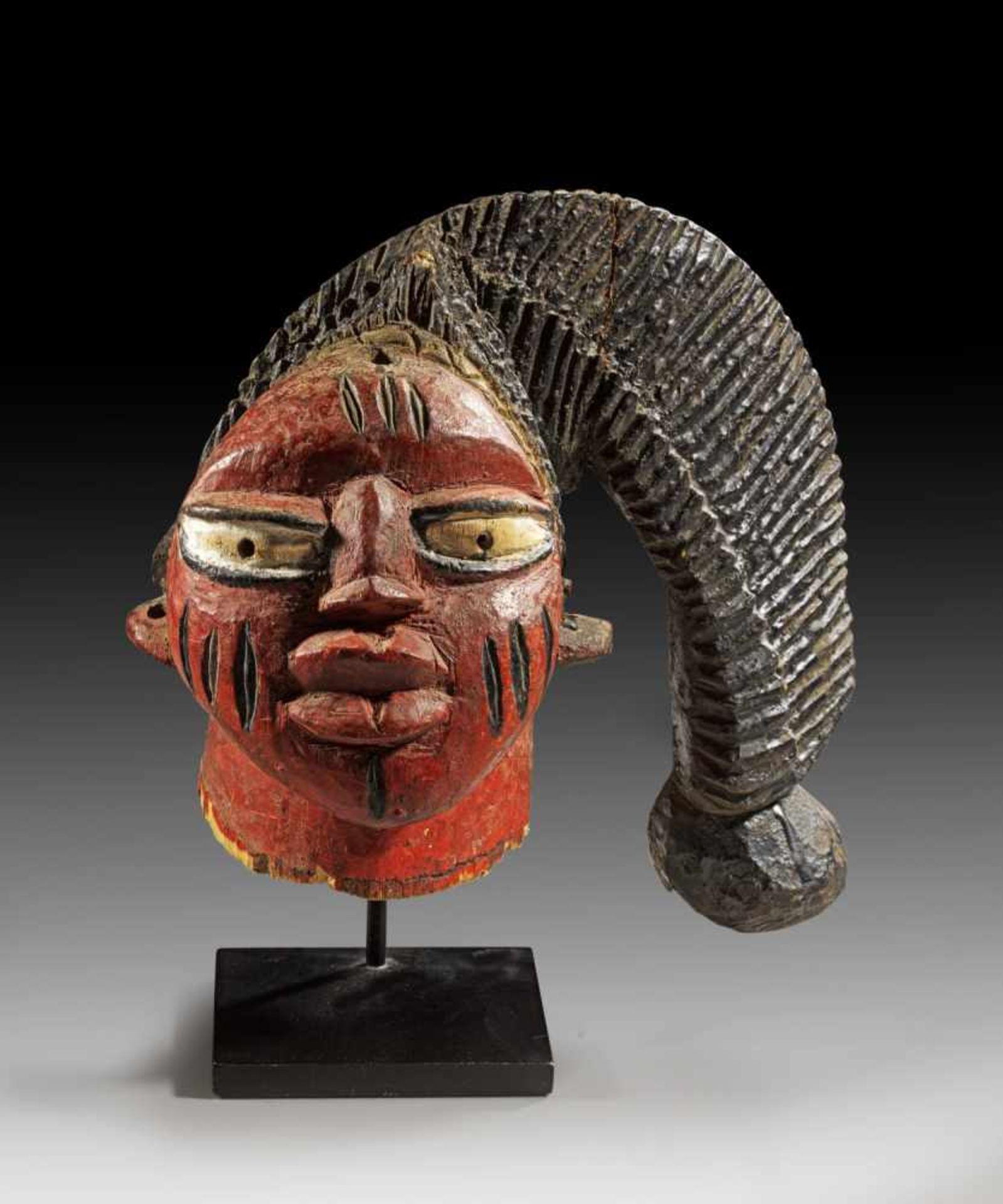 Tanzaufsatz Egungun. Östliche Yoruba, Nigeria. H 25cm. In Gestalt des Kopfes von Gott Eshu mit