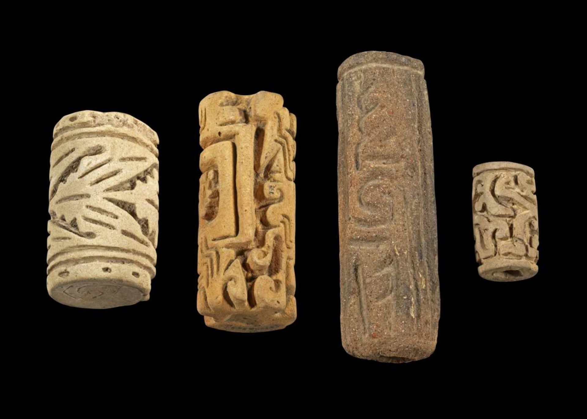 Sammlung Rollstempel zur Hautdekoration. Jama-Coaque, ca. 500 - 1500 n. Chr. H 3,1 - 8,8cm. Aus