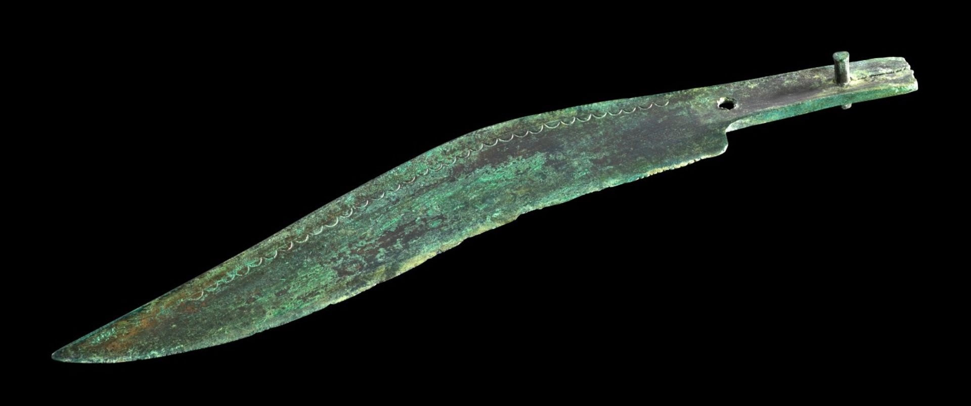 Bronzemesser. ca. 800 - 500 v. Chr. L 23cm. Bronzeguss. Sichelartig geschwungene Klinge, in der