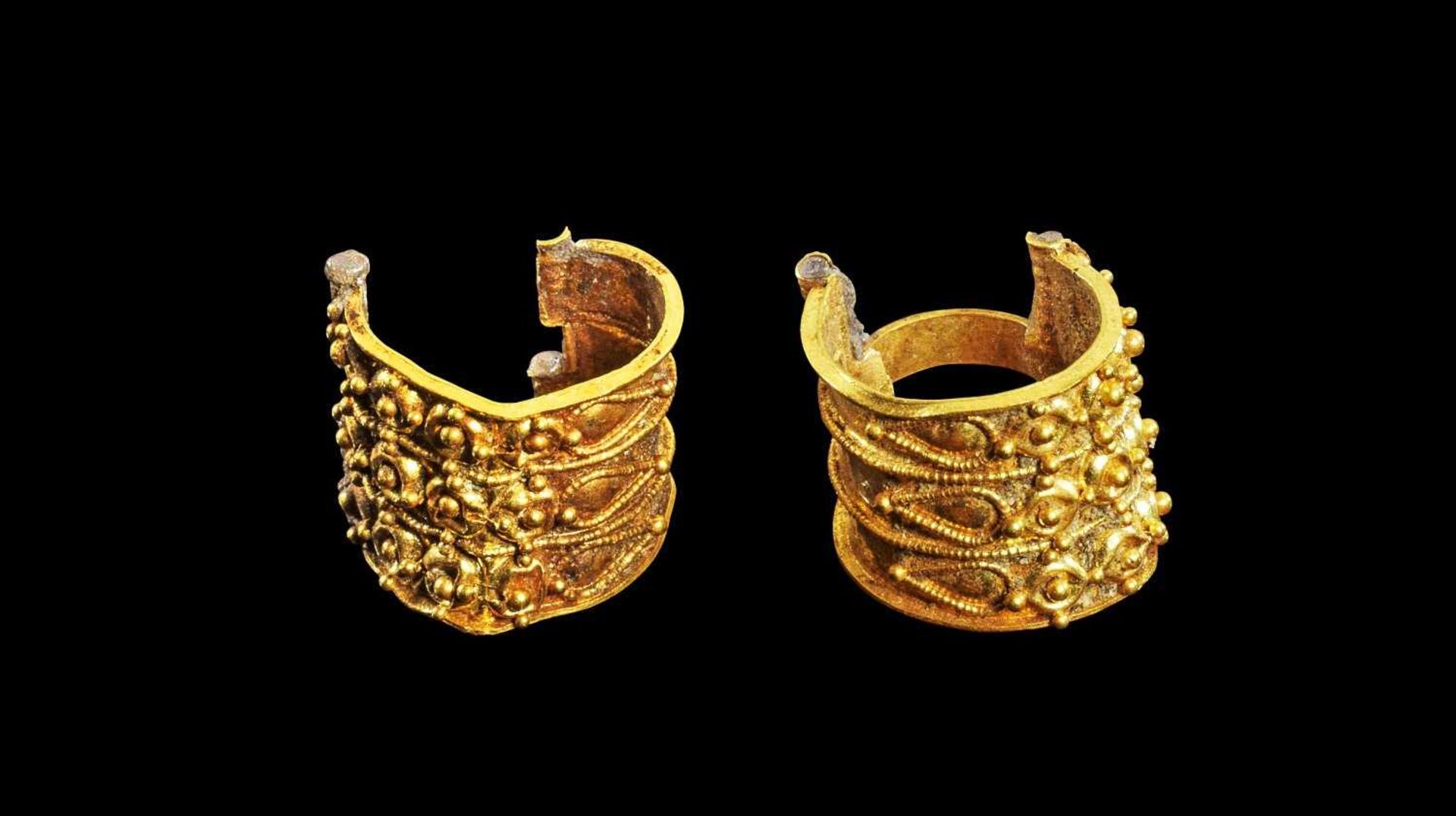 Paar goldene Körbchenohrringe. Etruskisch, 7. Jh. - 5. Jh. v. Chr. 1,27g, ø 1cm. Typ 'Bauletto'. Ein
