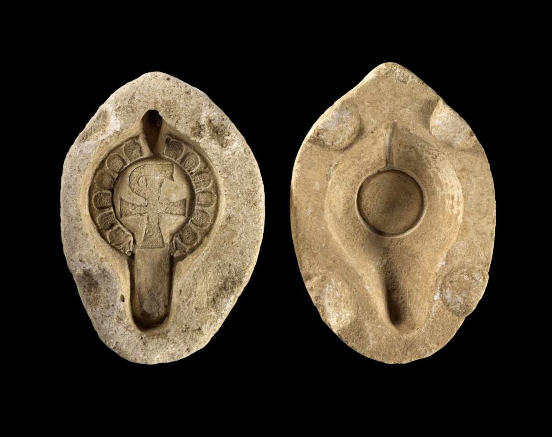 Model für spätantike Tonlampe mit Christogramm. Nordafrika, 4. - 5. Jh. n. Chr. 20,3 x 14,1cm.