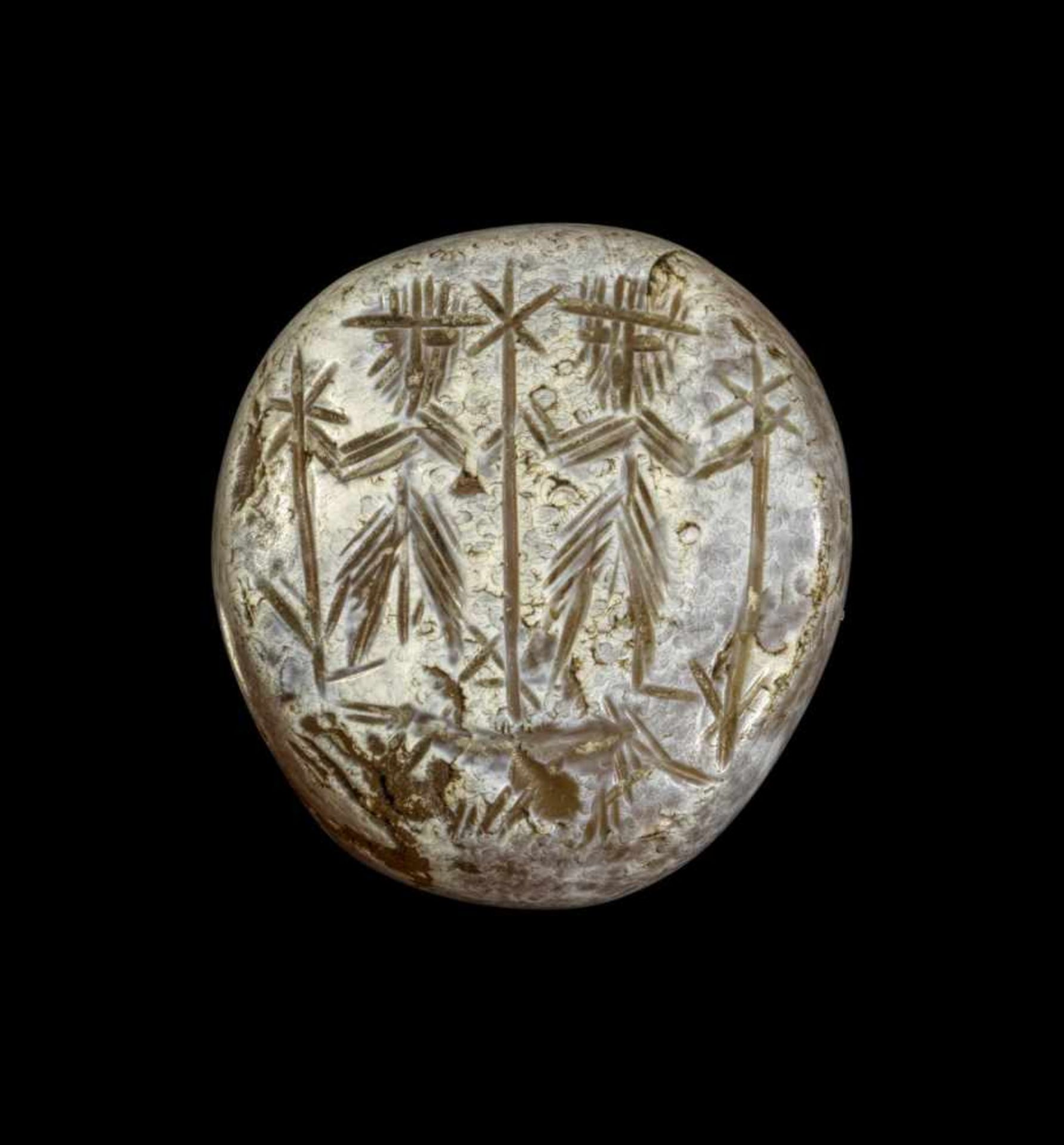 Stempelsiegel aus Achat. Sasanidisch, 5. Jh. n. Chr. H 3,5cm. Ovoid mit Querbohrung. Auf der
