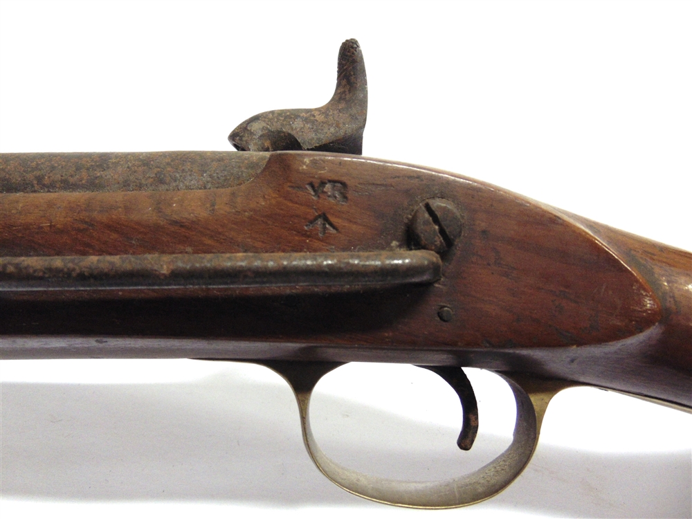 A PERCUSSION TWO-BAND ENFIELD TYPE CAVALRY CARBINE with a tapering 22 inch (56cm) rounded twin - Image 4 of 6