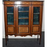 AN EDWARDIAN MAHOGANY BREAKFRONT DISPLAY CABINET with crossbanded and marquetry inlaid decoration,