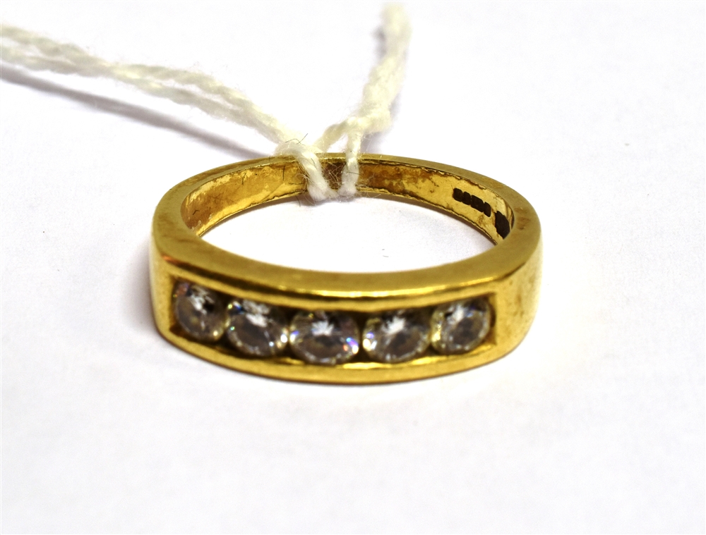 A DIAMOND FIVE STONE HALF ETERNITY 18CT YELLOW GOLD RING the five round brilliant cut diamonds - Image 2 of 3