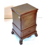 AN EDWARDIAN MAHOGANY CUPBOARD with hinged top and drawer, 36cm wide